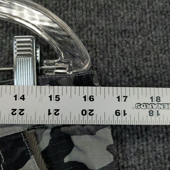 Ecko Unltd Cargo Shorts Mens Size 30 Camo Pockets Belt Loops Gray Black - Picture 4 of 12